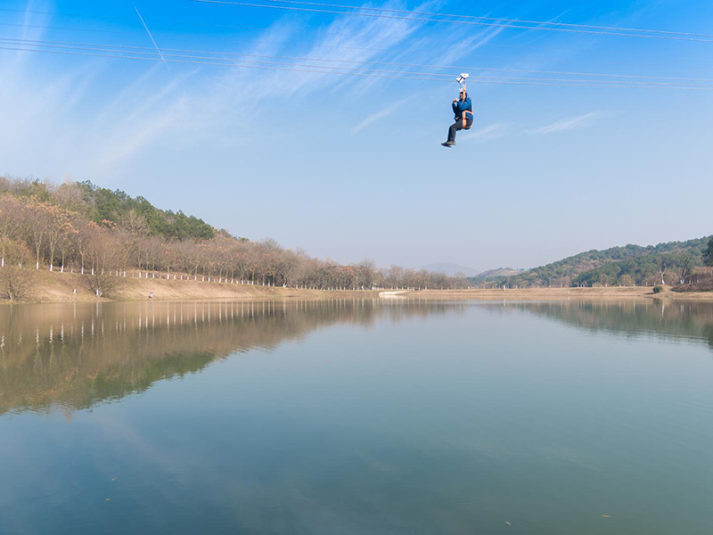 滑索如何搭建？景區(qū)滑索廠家來解答