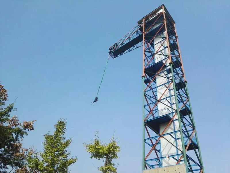 高空蹦極施工廠(chǎng)家教你正確體驗(yàn)蹦極